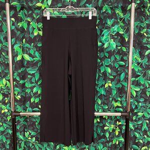 NWOT Athleta Cosmic Crop Black Pants w/ Zip Pockets (Medium)